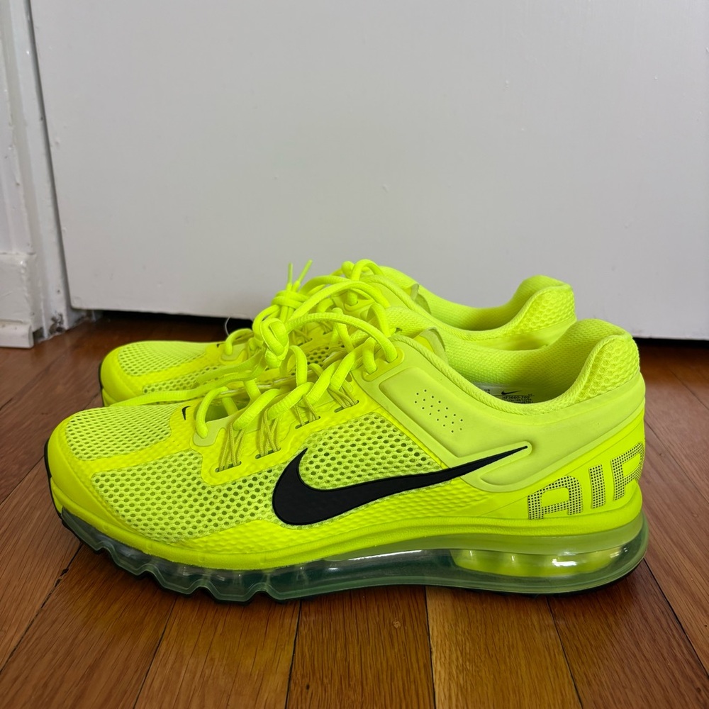 NWOT!  Men’s Nike Air Max 2013 in Cyber Volt.  Size 10